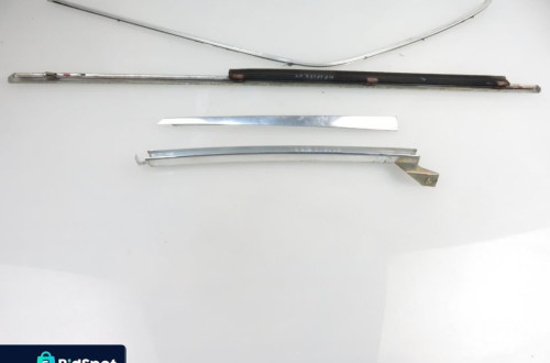 CHROMY SZYBY LEWY TYŁ  MERCEDES 123