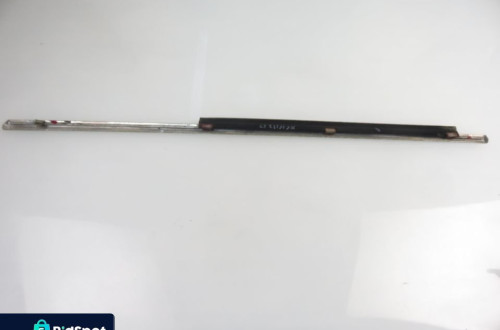 CHROMY SZYBY LEWY TYŁ  MERCEDES 123