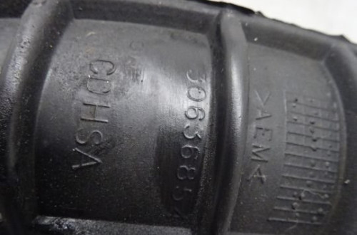 VOLVO XC70 04-07 2.4D RURA INTERCOOLERA CZUJNIK PODCIŚNIENIA 8653644