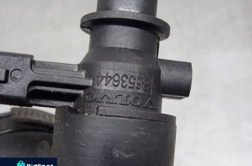 VOLVO XC70 04-07 2.4D RURA INTERCOOLERA CZUJNIK PODCIŚNIENIA 8653644