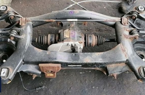 BMW 1 F20 12r BELKA OŚ ZAWIESZENIA TYŁ TYLNA