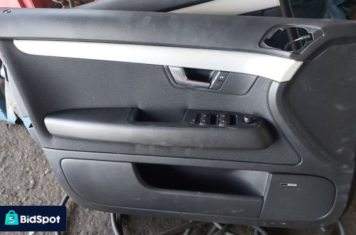AUDI A4 B7 05r BOCZEK DRZWI LEWY PRZÓD 8E1867105