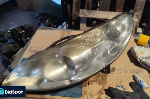 Lampa lewy przód Peugeot 407 anglik