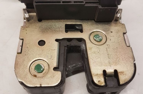 ZAMEK KLAPY TYŁ AUDI A3 A4 B8 A5 A6 A8 8K9827505