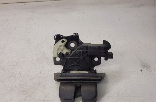 ZAMEK KLAPY TYŁ AUDI A3 A4 B8 A5 A6 Q7 8P4827505B