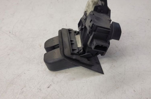 ZAMEK KLAPY TYŁ AUDI A3 A4 B8 A5 A6 Q7 8P4827505B