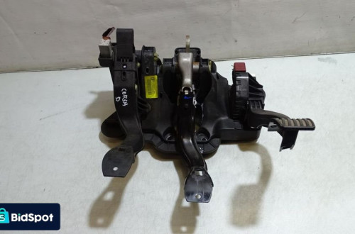 PEDAŁ SPRZĘGŁA HAMULCA GAZU OPEL CORSA D 1.4 13305804