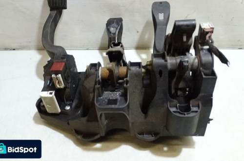 PEDAŁ SPRZĘGŁA HAMULCA GAZU OPEL CORSA D 1.4 13305804