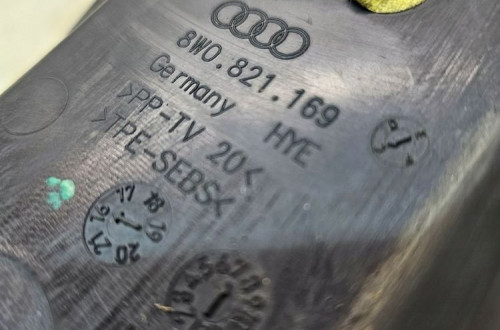 NAKŁADKA BŁOTNIKA LEWA AUDI A4 B9 8W0821169C