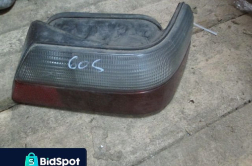 LAMPA TYLNA Peugeot 605 PRAWA