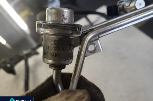 AUDI A4 B5 05r 2.8 16V LISTWA WTRYSKÓW 078133681R