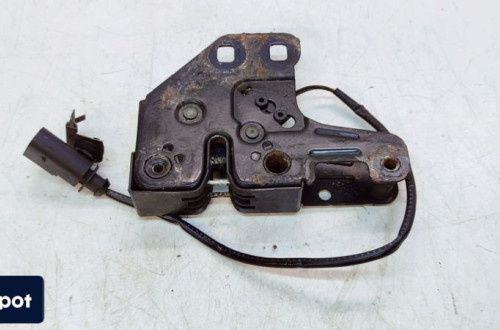 ZAMEK MASKI RYGIEL AUDI A4 B7 8E0823509C