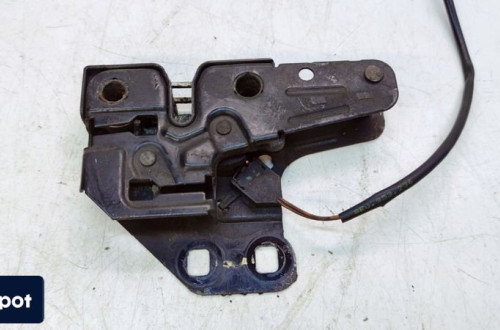 ZAMEK MASKI RYGIEL AUDI A4 B7 8E0823509C