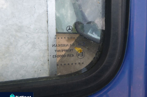 MERCEDES VARIO 612 SZYBA BOCZNA DRZWI LEWA