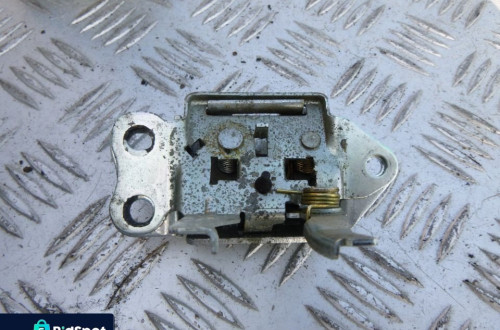TOYOTA YARIS I 99-05 ZAMEK KLAPY TYL TYLNEJ
