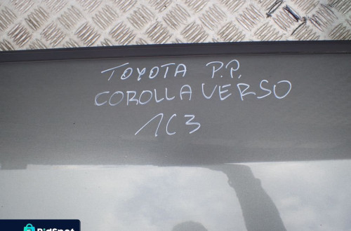 DRZWI prawy PRZOD TOYOTA COROLLA VERSO 1C3 RADOM