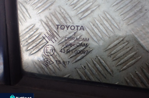 DRZWI prawy PRZOD TOYOTA COROLLA VERSO 1C3 RADOM
