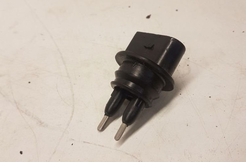 CZUJNIK POZIOMU PŁYNU SPRYSKIWACZY AUDI 7H0919376