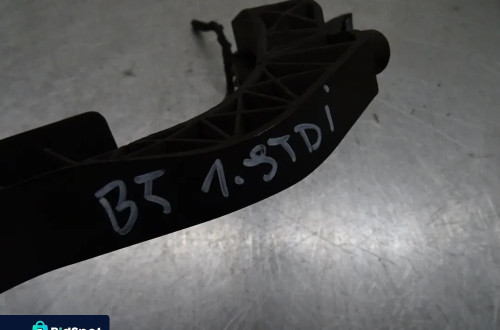 VW PASSAT B5 LIFT KOMBI 1.9 TDI POTENCJOMETR PEDAŁ GAZU 8D1721523J