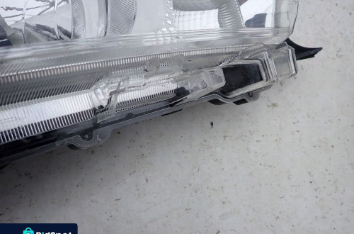 TOYOTA HILUX VIII 15- LAMPA PRAWA PRZÓD