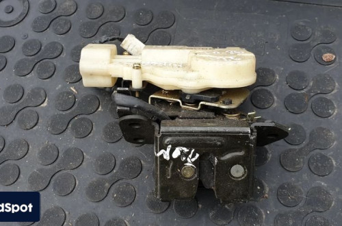 mazda 323 hb zamek klapy tyl tylnej bagaznika