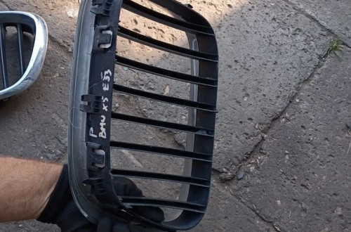 bmw x5 e53 nerka grill atrapa nerka przod prawa 8247674