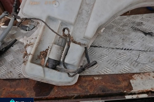 bmw e82 zbiorniczek spryskiwacza pompka 7229537