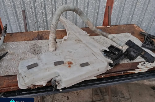 bmw e82 zbiorniczek spryskiwacza pompka 7229537