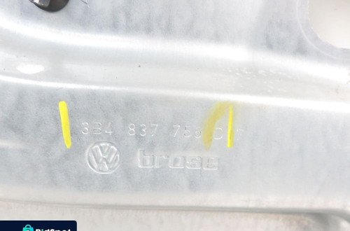 PODNOŚNIK SZYBY PRAWY PRZEDNI VW PASSAT B5 FL 3B4837756D