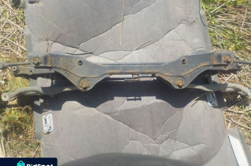 HYUNDAI i40 14r KOMBI BELKA ZAWIESZENIA