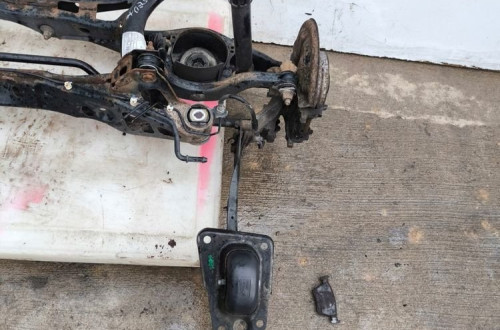 SANKI WÓZEK TYŁ BELKA KOMPLET AUDI A3 8V SEDAN VW SEAT 3Q0505315L