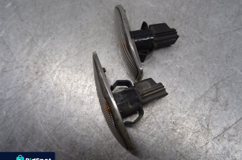 VOLVO S60 00-04 2.0TB MIGACZ KIERUNKOWSKAZ LEWY