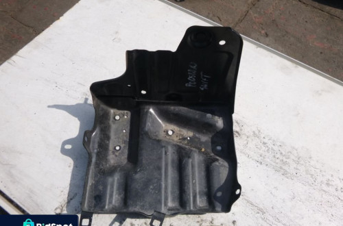 SUZUKI SWIFT MK7 obudowa PODSTAWA AKUMULATORA