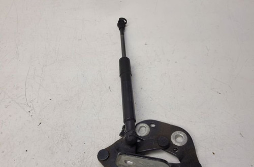 ZAWIAS KLAPY LEWY TYŁ AUDI A3 CABRIO 8P7827299E