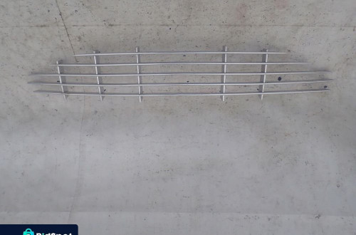 ASTON MARTIN DBS KRATKA ZDERZAKA GRILL PRZÓD