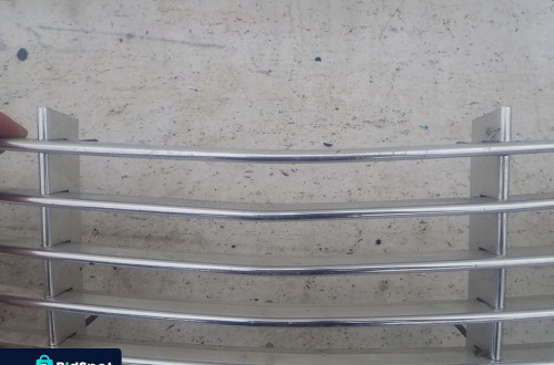 ASTON MARTIN DBS KRATKA ZDERZAKA GRILL PRZÓD