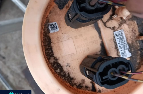 bmw e82 e81 e87 2.0d pompa paliwa w zbiornik 7190943