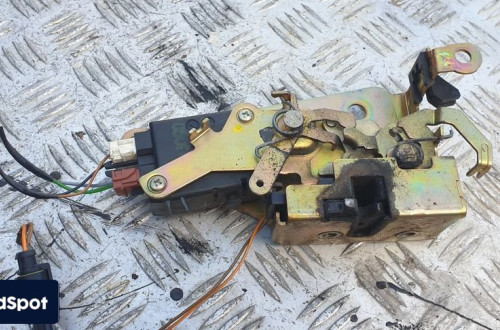 smart fortwo i 450 zamek drzwi prawy przód