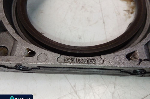 OBUDOWA USZCZELNIACZ WAŁU AUDI VW 04E103173 1.4 T