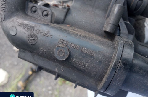 PEUGEOT 1.6 HDI OBUDOWA TERMOSTATU 9660660380