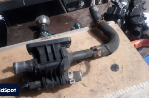 PEUGEOT 1.6 HDI OBUDOWA TERMOSTATU 9660660380