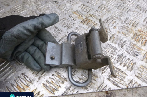 AUDI A4 B5 ZAWIAS DRZWI PRAWY TYL DOL DOLNY
