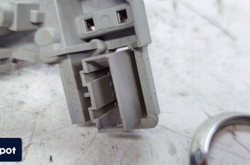 WKŁAD LAMPY LEWY TYŁ KLAPA AUDI A3 8P 8P4945257C