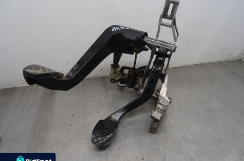 AUDI A4 B6 00-06 2.0B PEDAŁ SPRZĘGŁA HAMULCA 8E1721117A