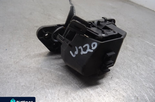 MERCEDES W220 98-01 3.2B ZAMEK WKŁADKA KLAPY BAGAŻNIKA