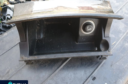 MERCEDES W211 POPIELNICZKA A2118101330