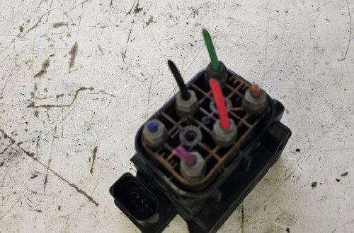 ROZDZIELACZ PNEUMATYKI AUDI A6 C6 4F0616013