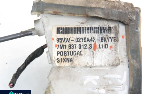 ZAMEK PRAWY PRZEDNI VW SHARAN I 7M1837012S 95VW0218A42BKYYEJ