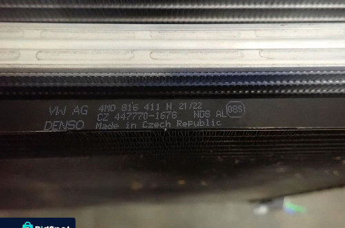 Komplet chodnic VW SEAT SKODA AUDI 8W0121003B A4 B9 A5