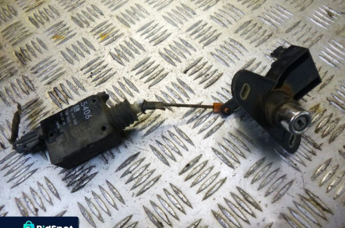 OPEL VECTRA B ZAMEK SILOWNIK KLAPY TYL 90460062